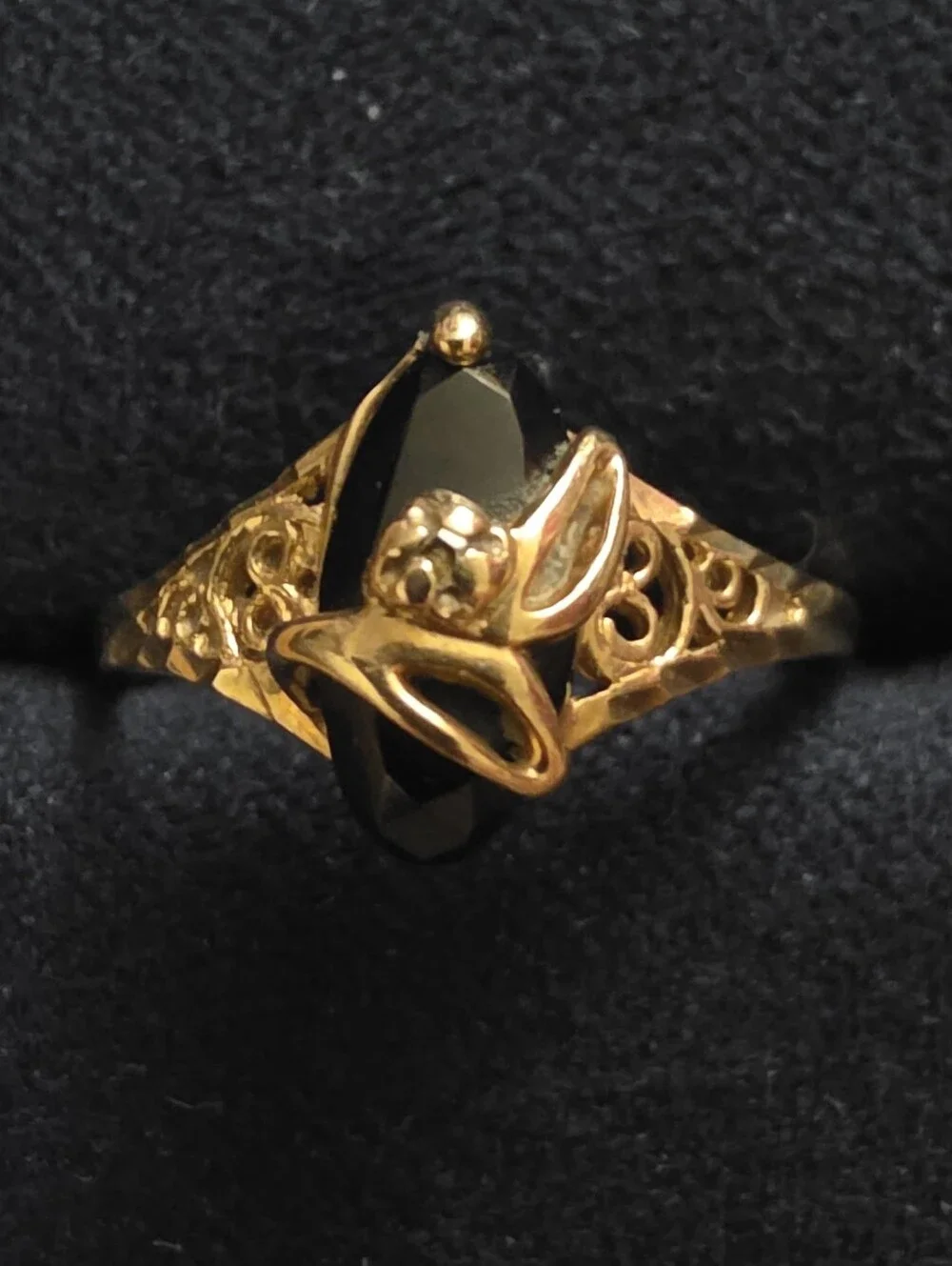 10k Onyx, Diamond Chip Yellow Gold Filigree Ring (Vintage)